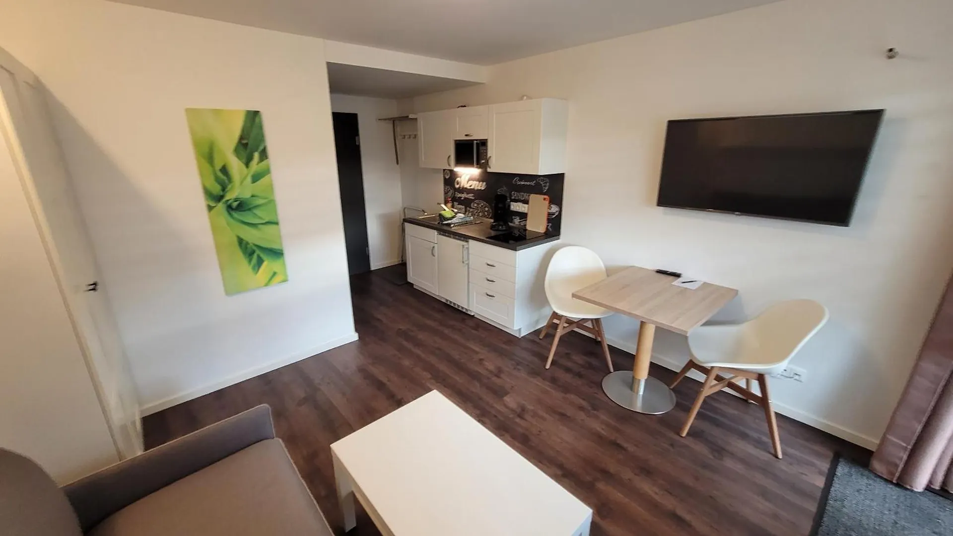 Bayvista Lodge, Apartments Und Studios ラム