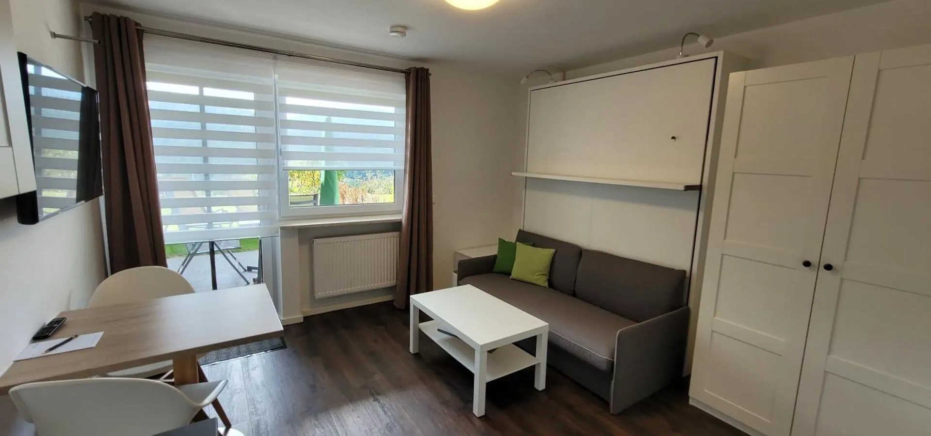 Bayvista Lodge, Apartments Und Studios ラム