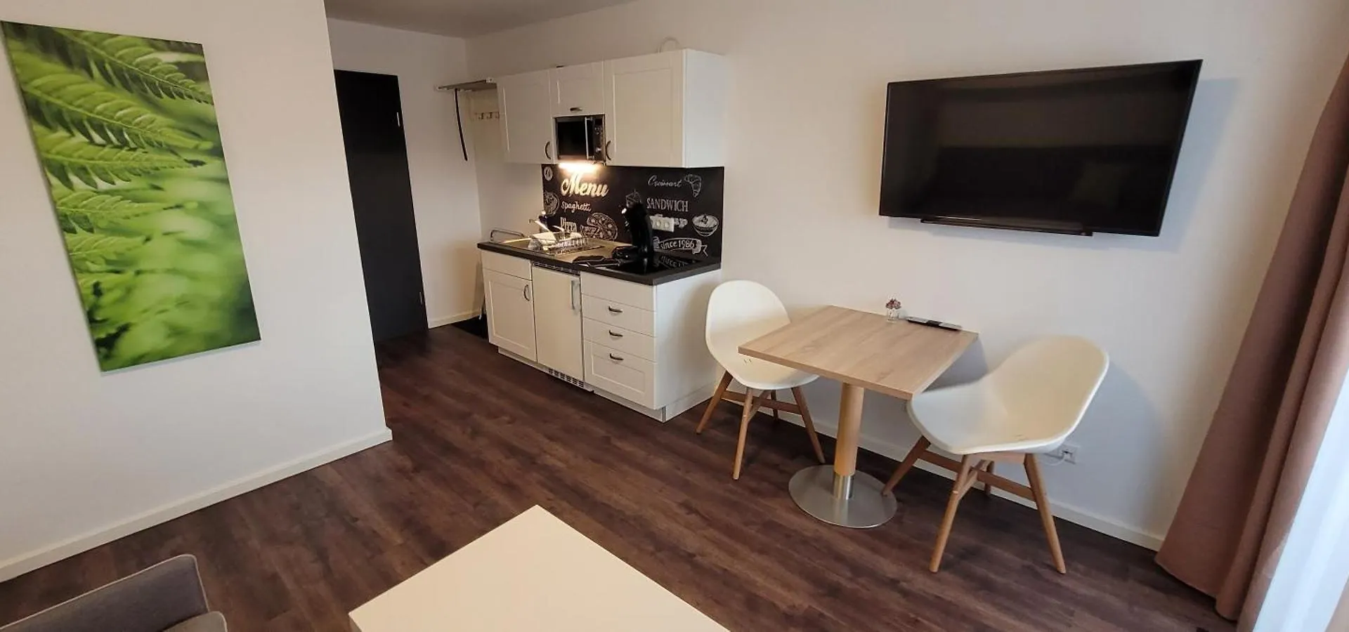 Bayvista Lodge, Apartments Und Studios ラム