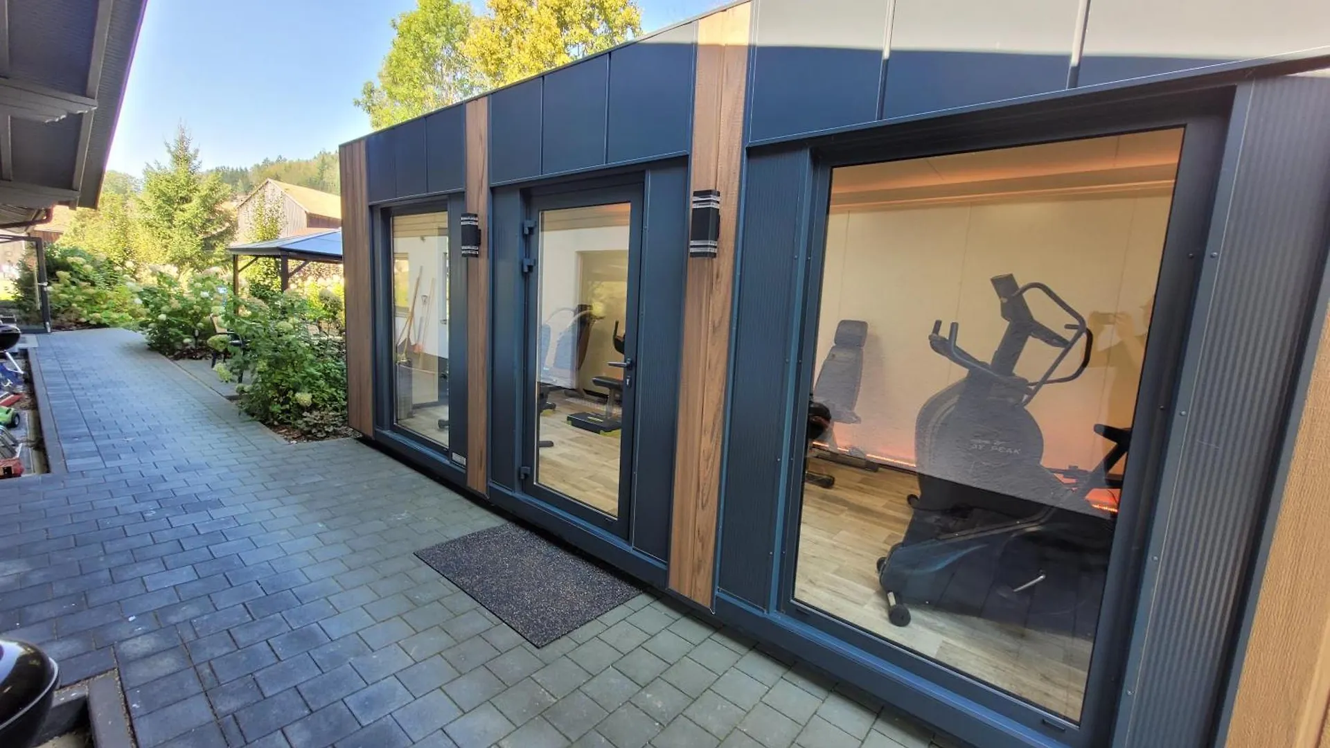 Bayvista Lodge, Apartments Und Studios ラム